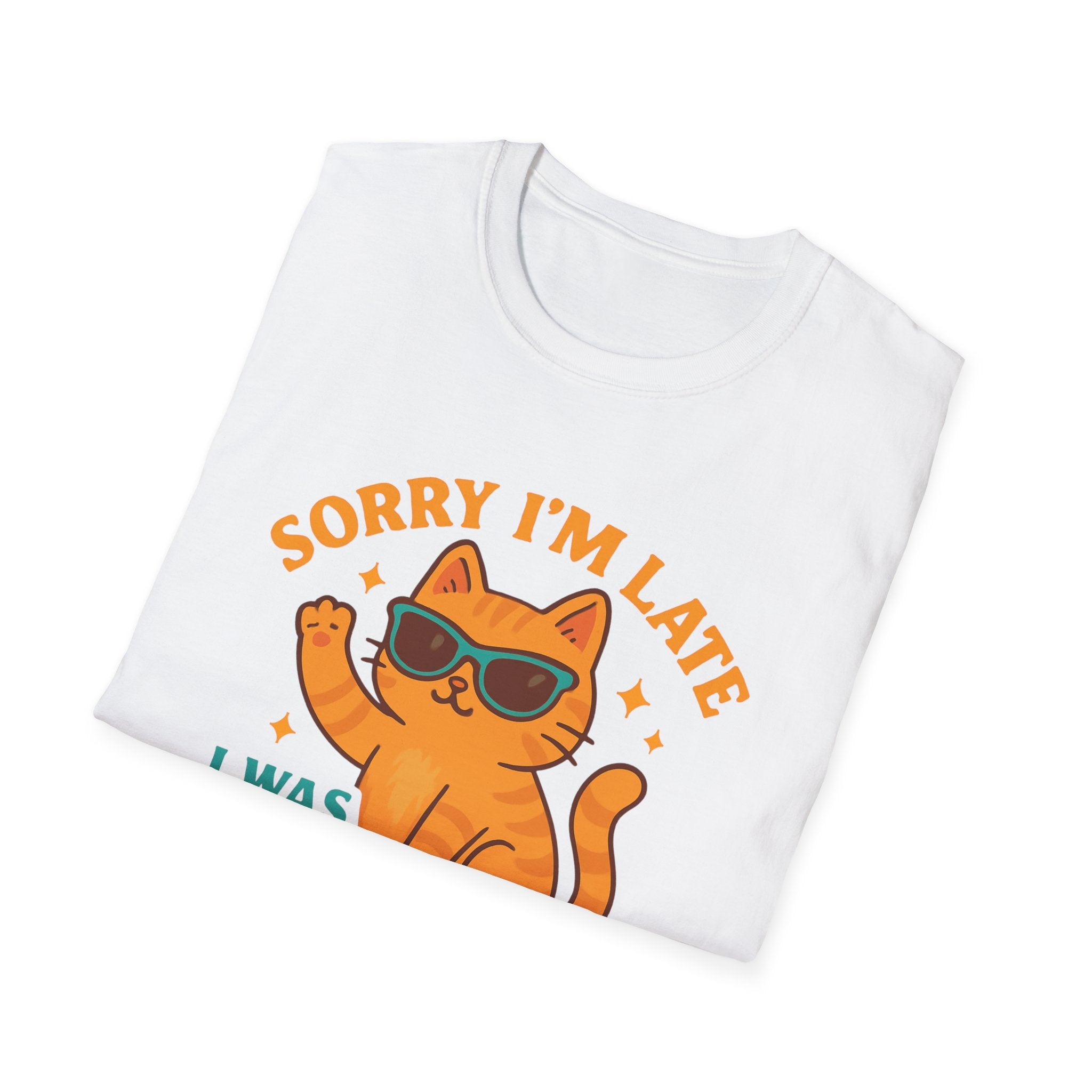 Cat Lover T-Shirt - Funny Retro Graphic Tee for Cats Lovers, Humor Gift for Pet Owners, Ideal for Birthdays or Casual Wear